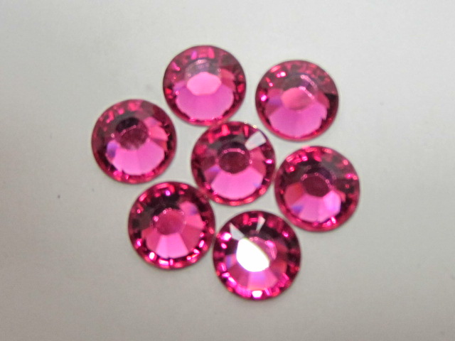 18 pcs. 30ss FUCHSIA FLATBACK European Rhinestones